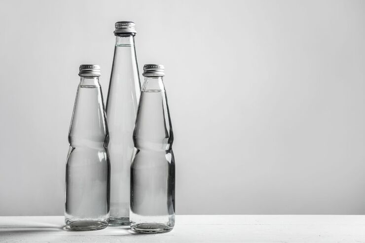 Bottiglie di acqua in vetro