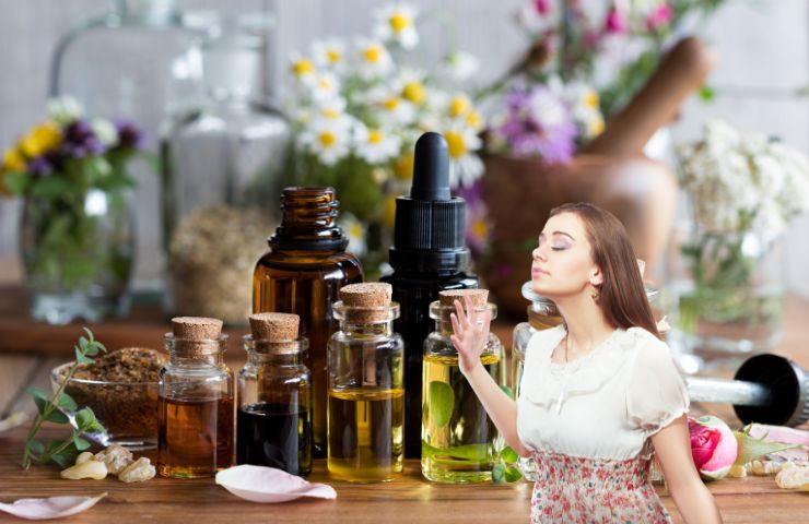 oli essenziali e una ragazza che sente un buon profumo
