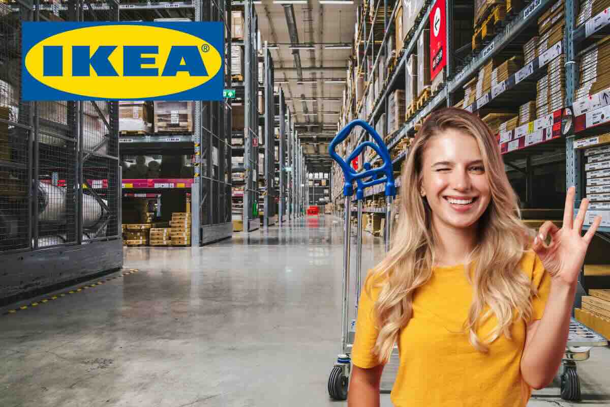 magazzino ikea, donna felice e logo ikea
