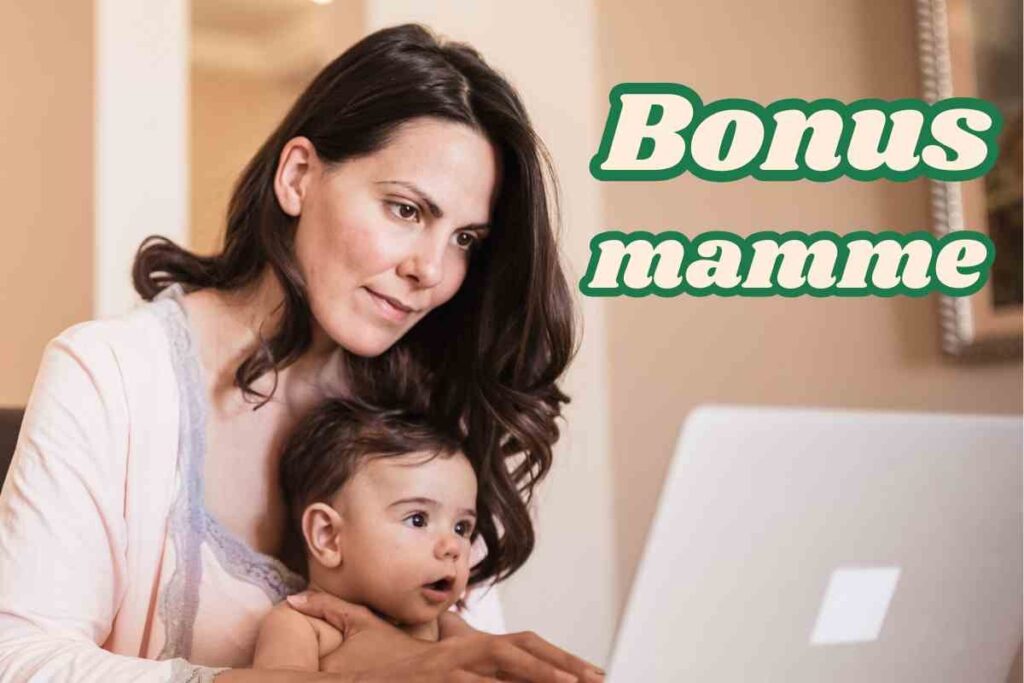 Mamma e figlia al pc