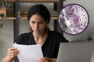 Donna preoccupata e soldi