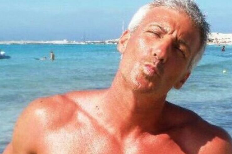 foto in posa di Marco Filippin al mare