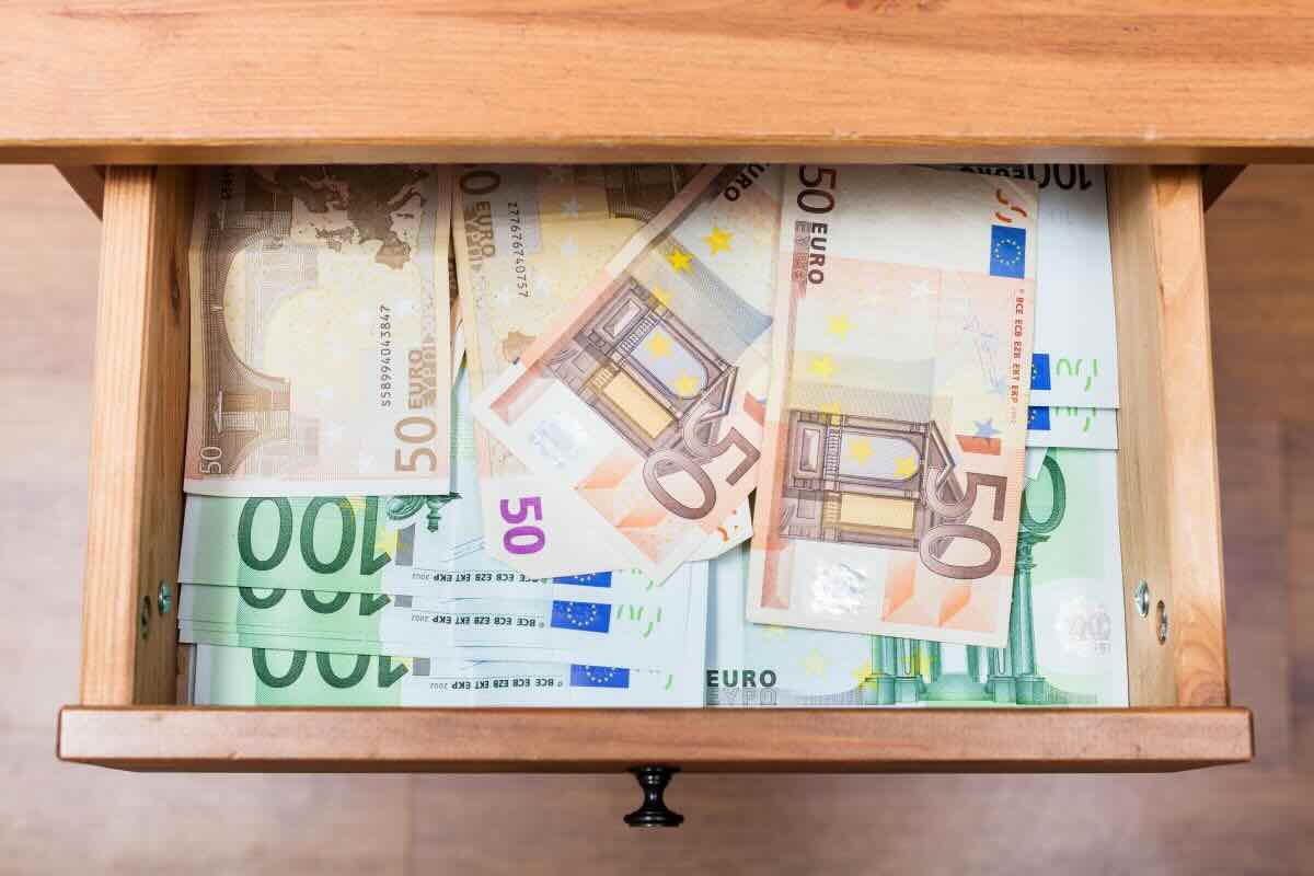 Banconote euro nel cassetto