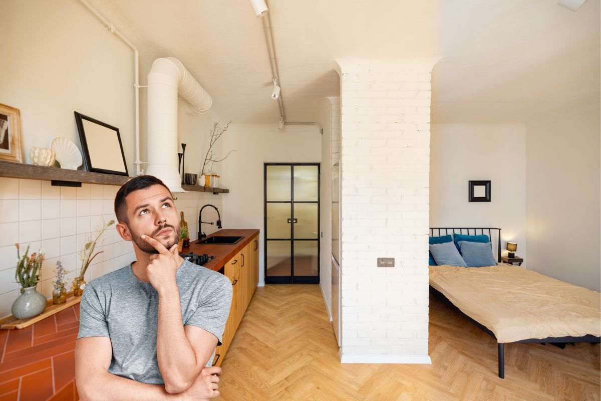 un monolocale e un ragazzo dubbioso