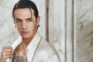 una for in posa di Achille Lauro