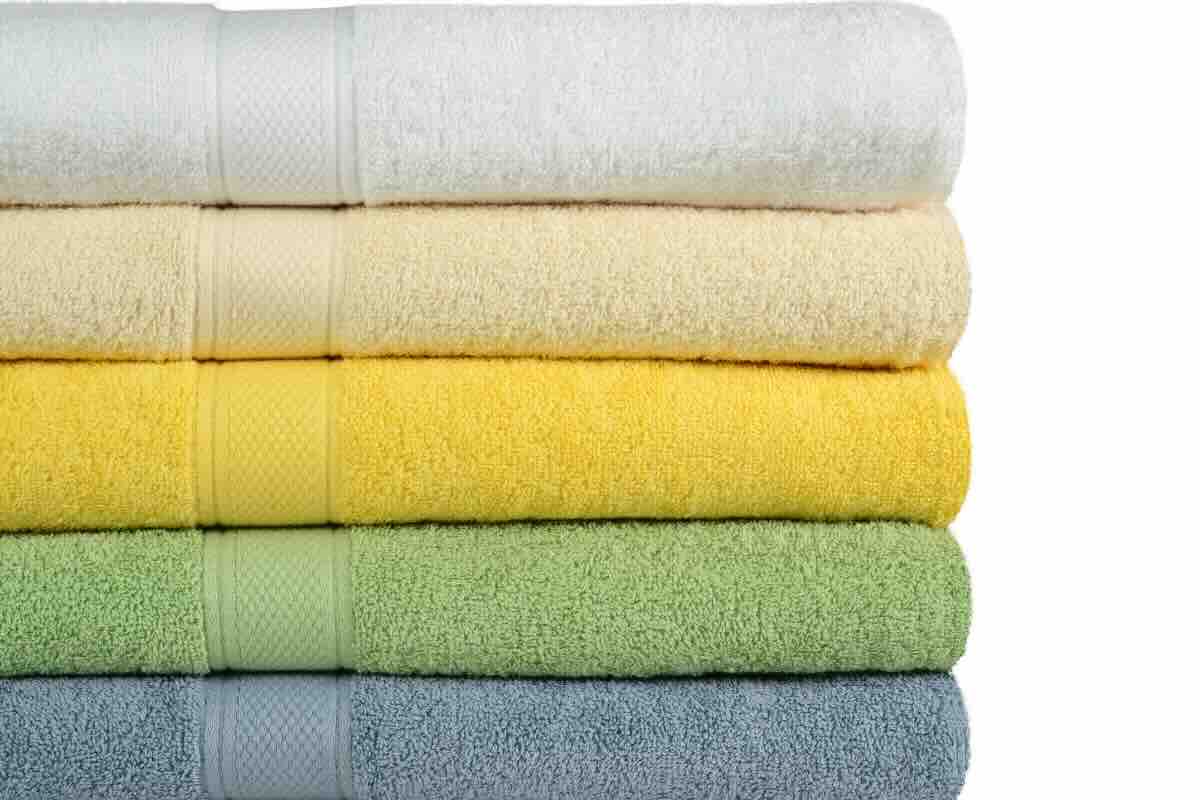 asciugamani piegati colorati