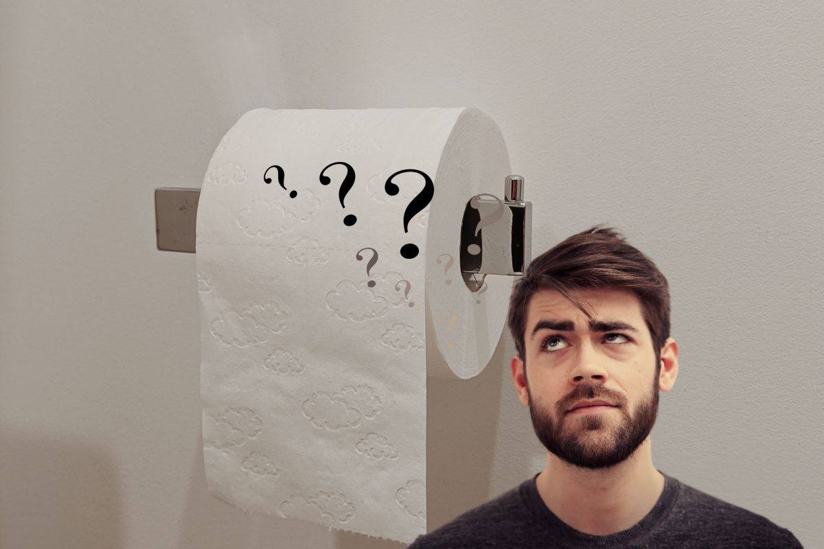 carta igienica ed un ragazzo dubbioso