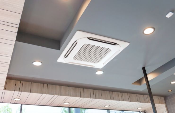 un radiatore sul soffitto