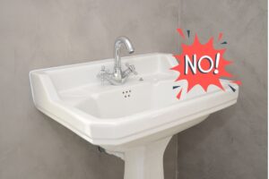 lavandino classico al bagno e la scritta no