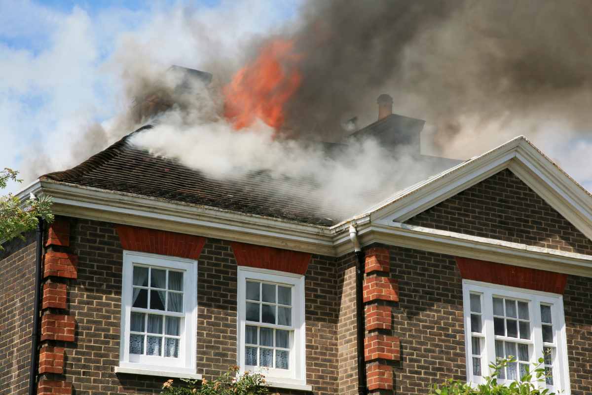 casa in fiamme