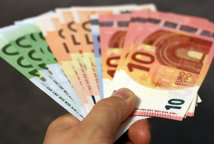 Euro in contanti disposti a ventaglio