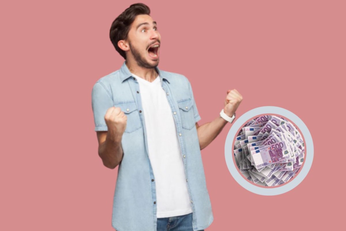 uomo felice che esulta e nel riquadro delle banconote di euro